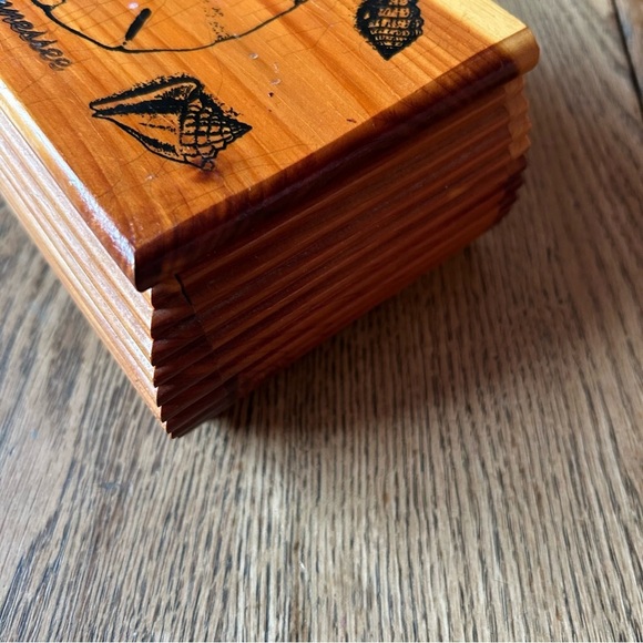 Handmade Vintage Tennessee jewelry trinket box with lid cedar collectible - Picture 7 of 7